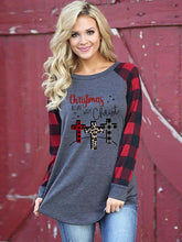 Load image into Gallery viewer, Women&#39;s Christmas Begins With Christ Cross Print T-shirt
